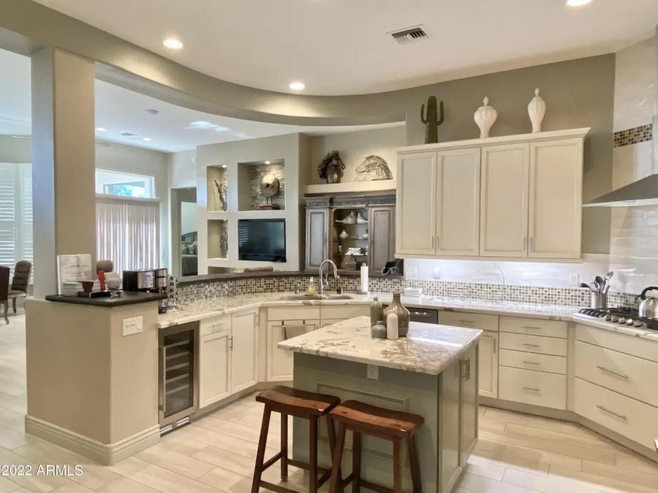 Real Estate Picture 10