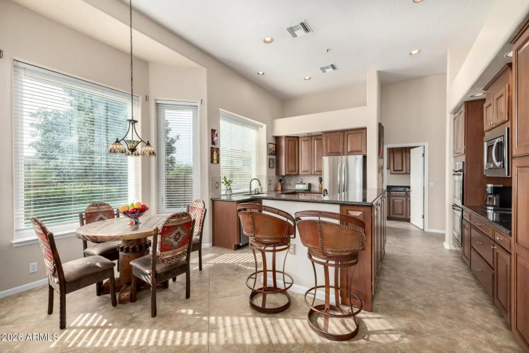 Real Estate Picture 7