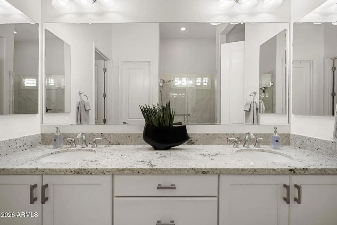 Real Estate Picture 32