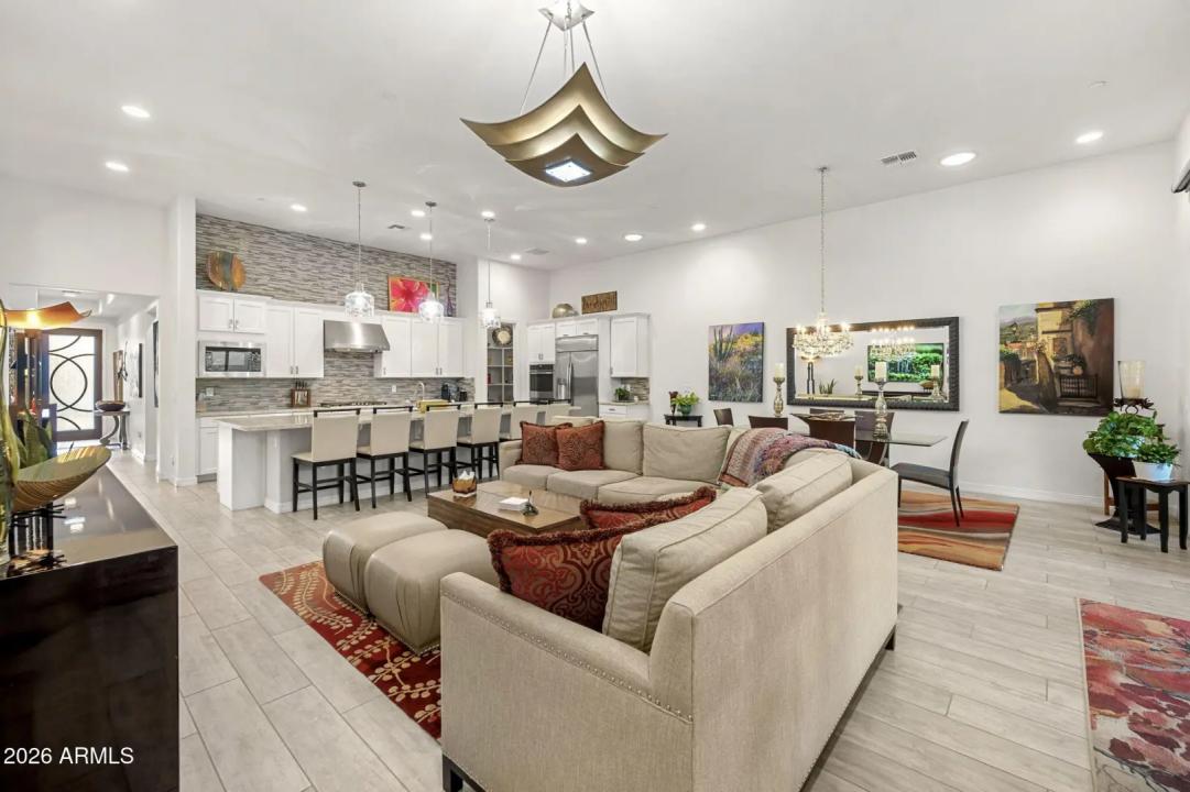 Real Estate Picture 18