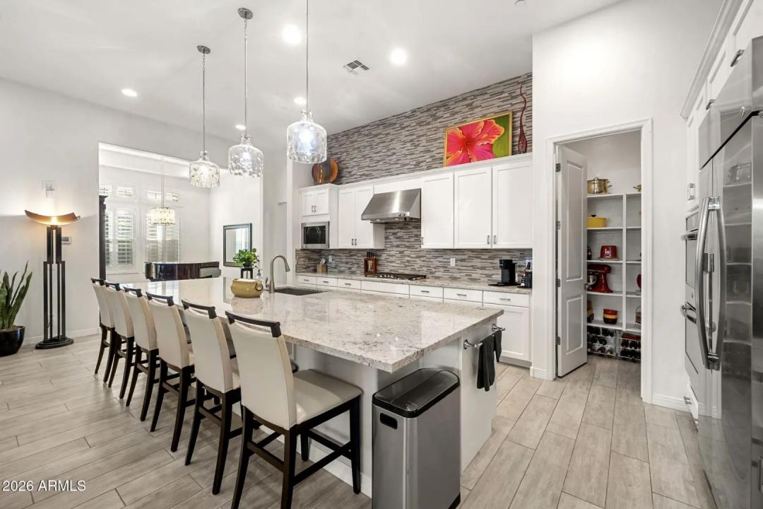 Real Estate Picture 14