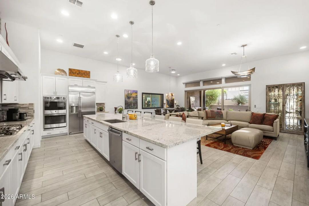 Real Estate Picture 11