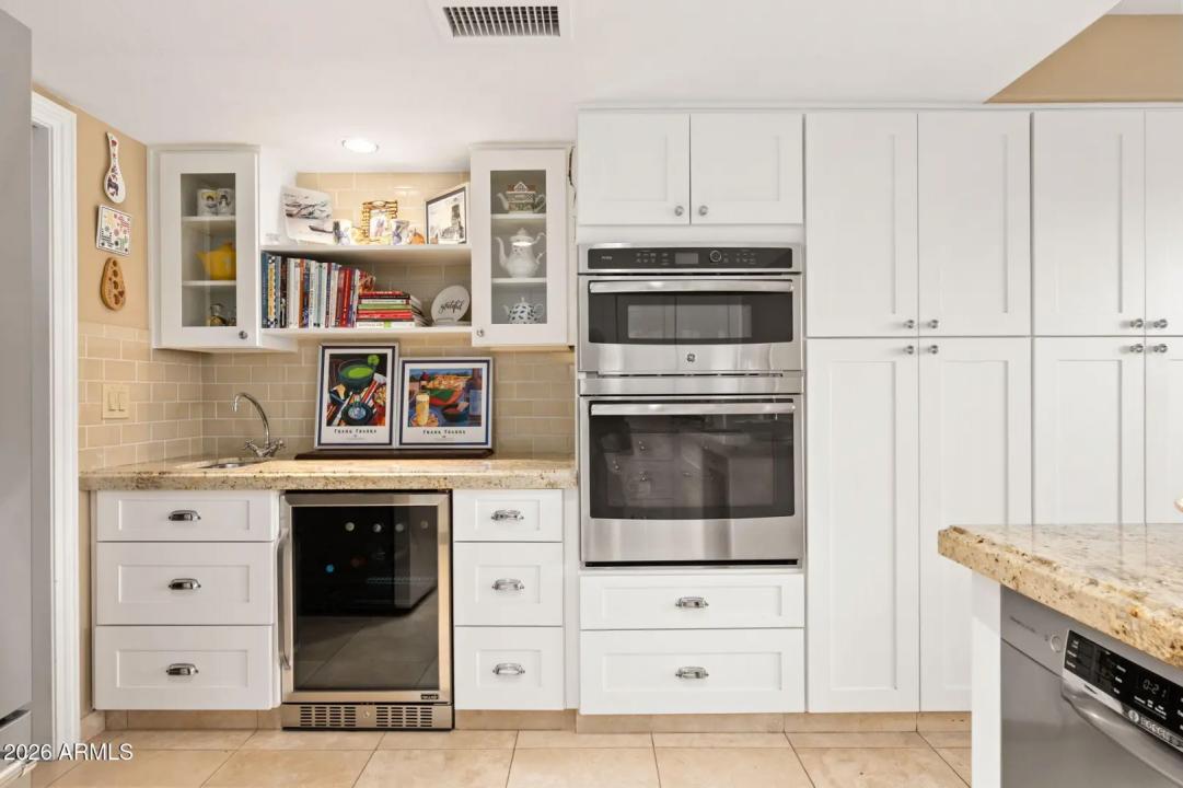 Real Estate Picture 12