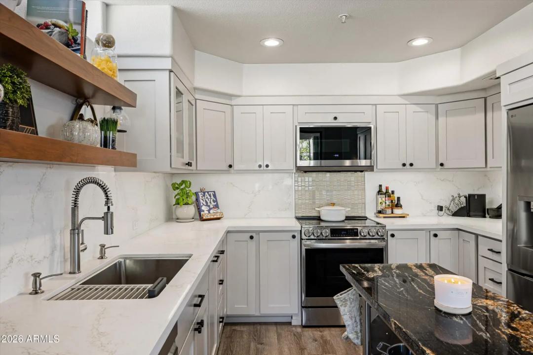 Real Estate Picture 8