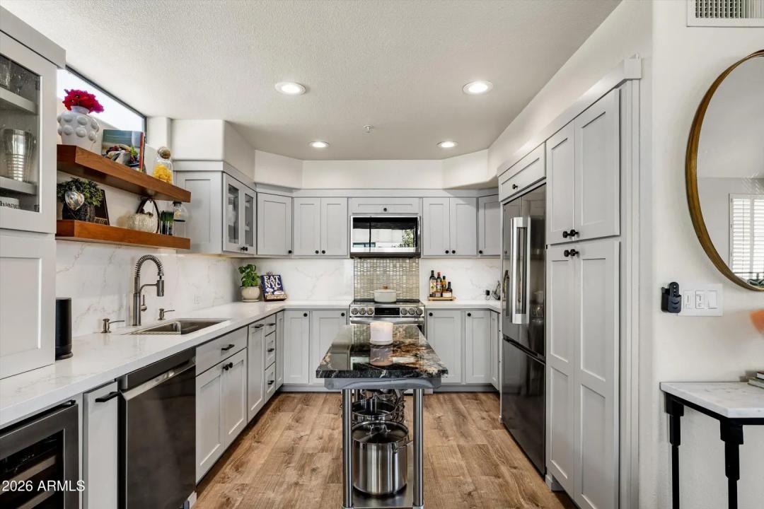 Real Estate Picture 11