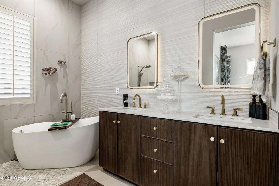 Real Estate Picture 19