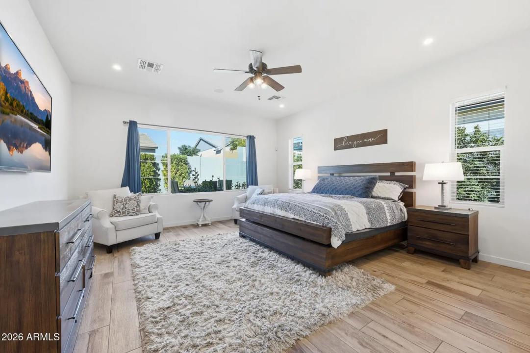 Real Estate Picture 3