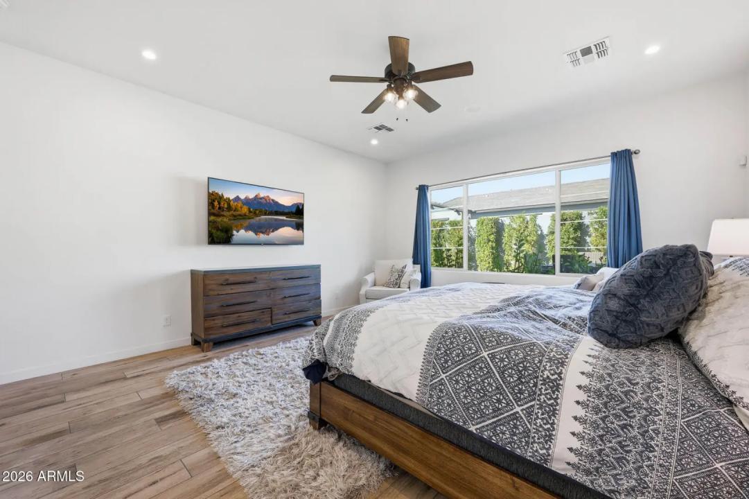 Real Estate Picture 19