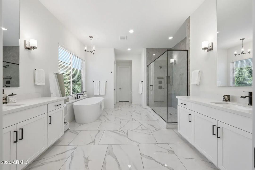 Real Estate Picture 4