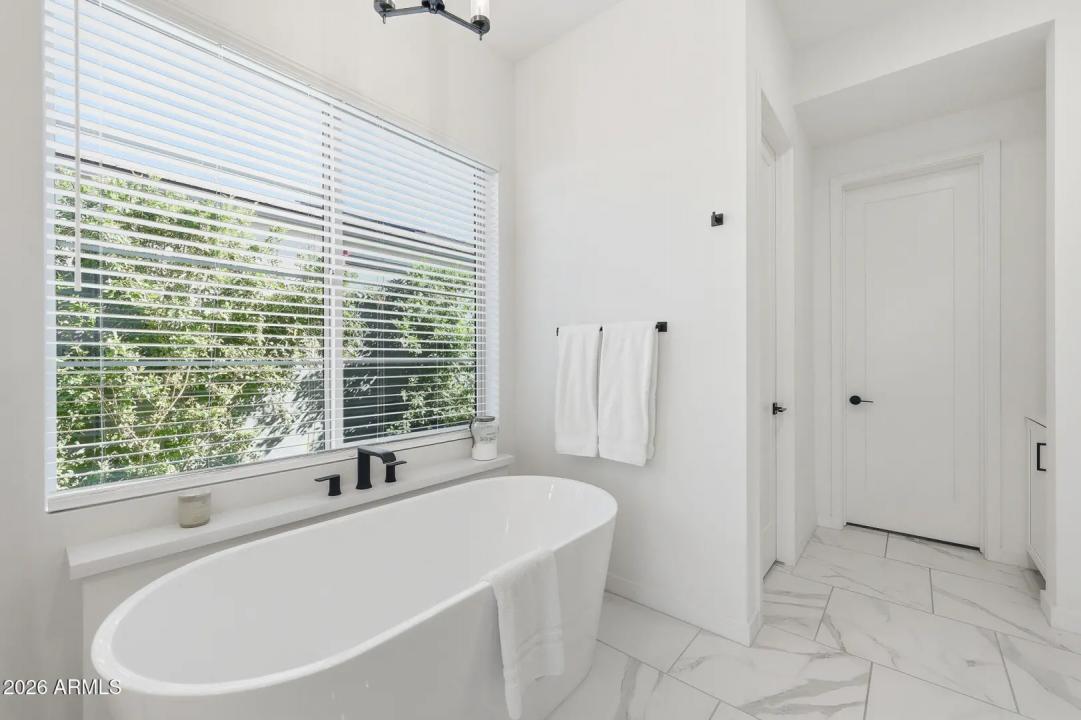 Real Estate Picture 22