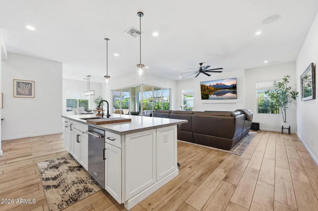 Real Estate Picture 13