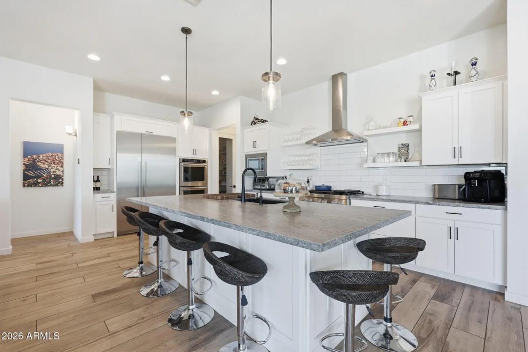 Real Estate Picture 14