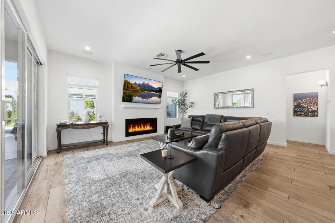 Real Estate Picture 8