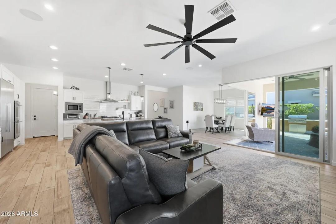 Real Estate Picture 9