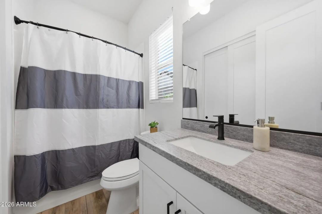 Real Estate Picture 32