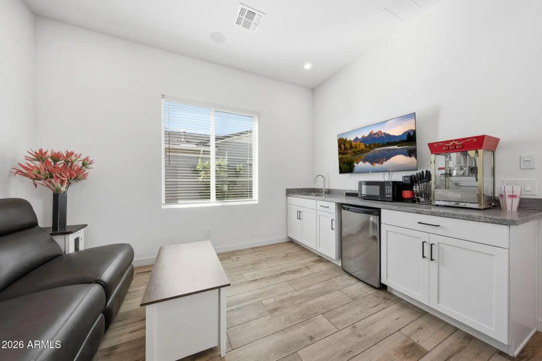 Real Estate Picture 38