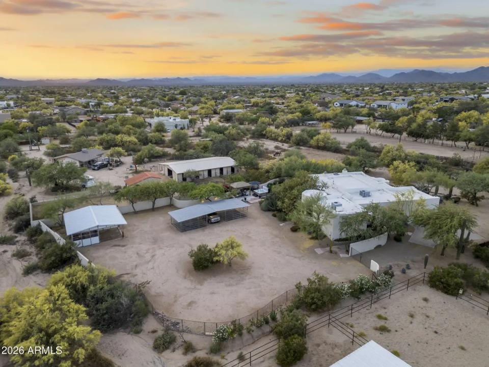 Real Estate Picture 3