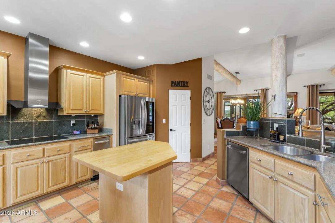 Real Estate Picture 17