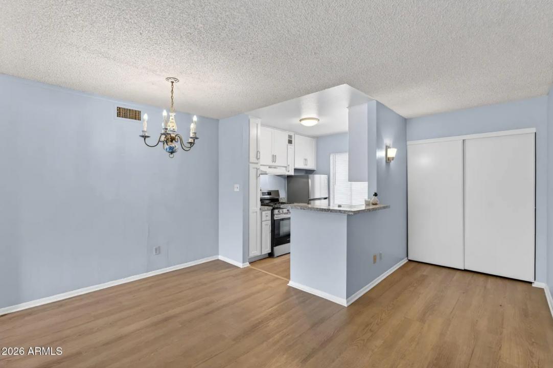 Real Estate Picture 7