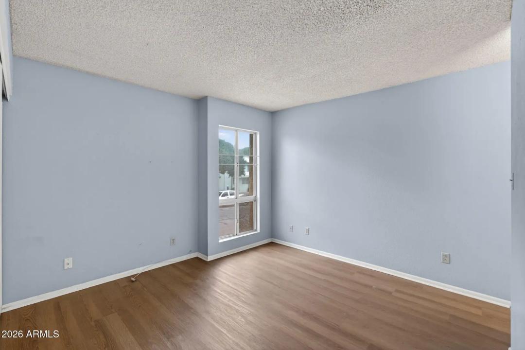 Real Estate Picture 11