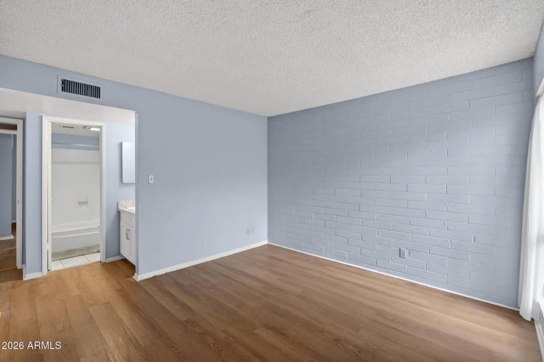 Real Estate Picture 15