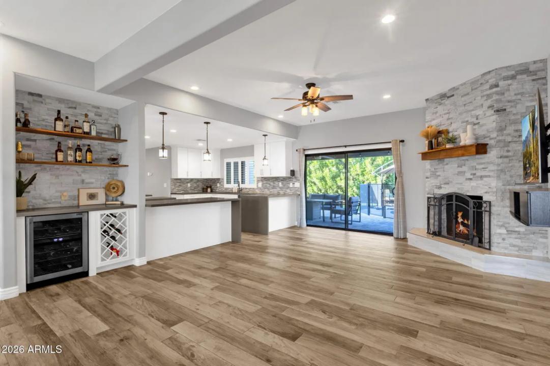 Real Estate Picture 11