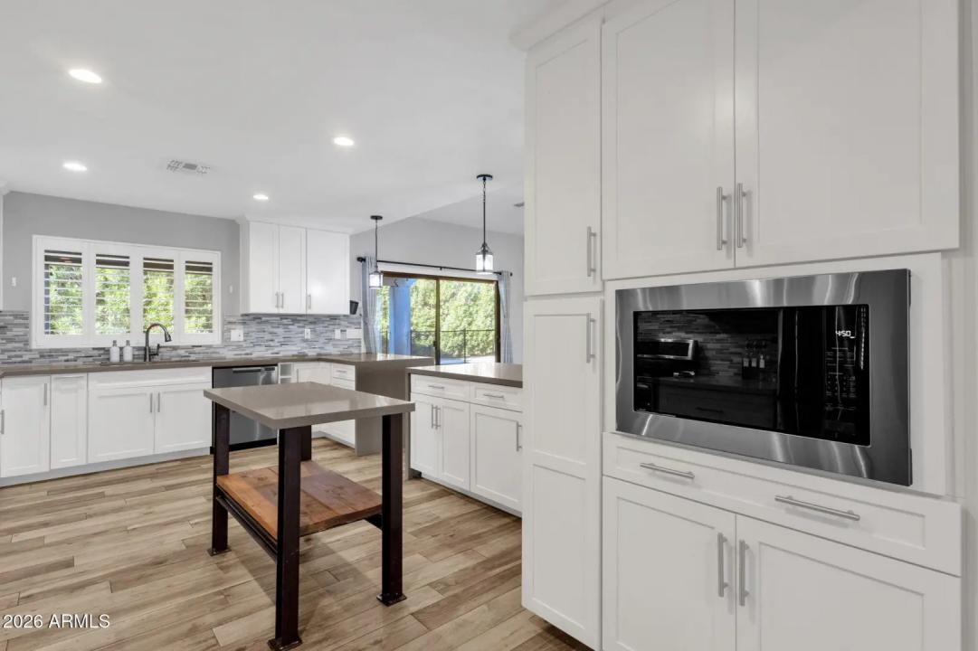 Real Estate Picture 16