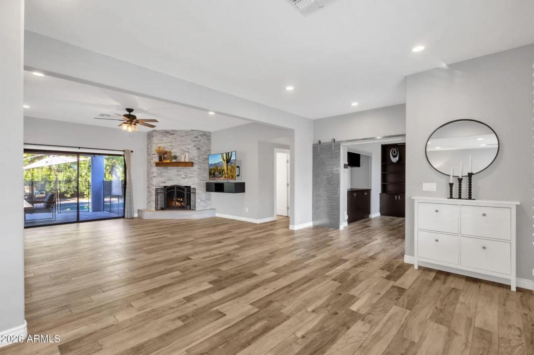 Real Estate Picture 9