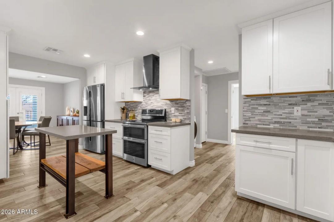 Real Estate Picture 17