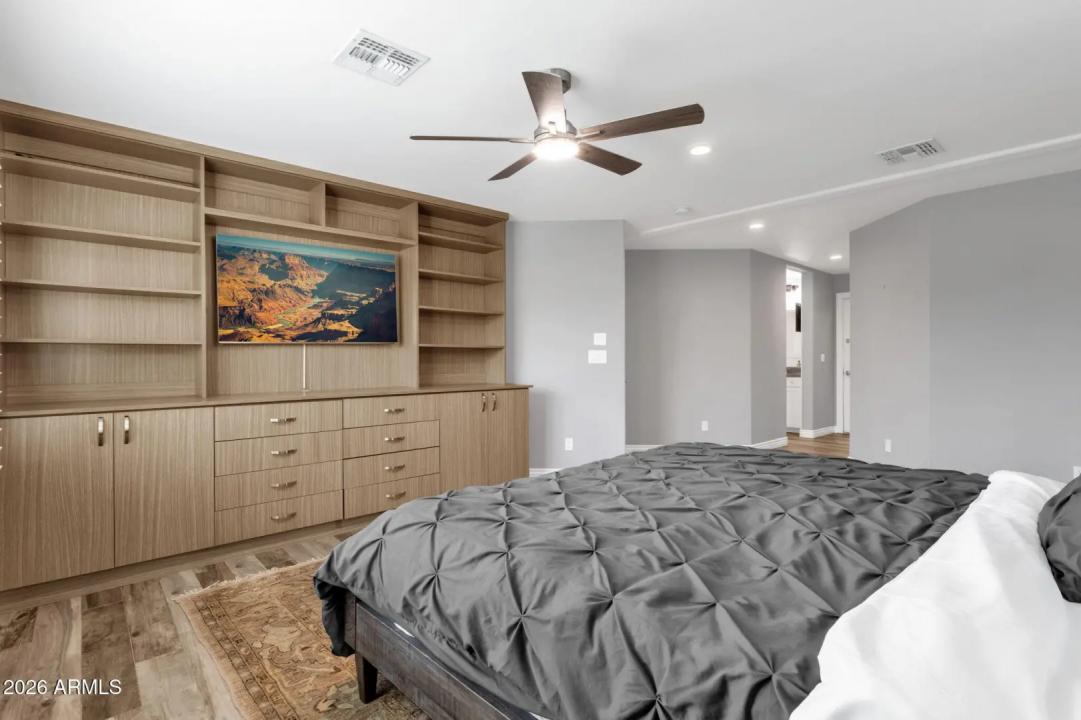 Real Estate Picture 25