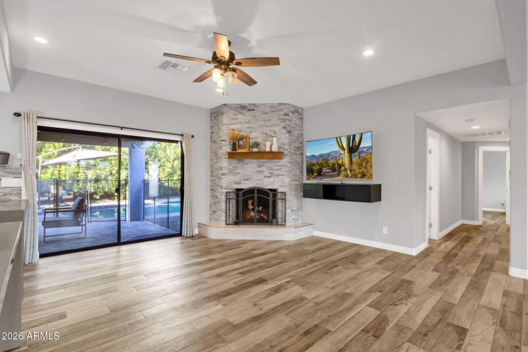 Real Estate Picture 12