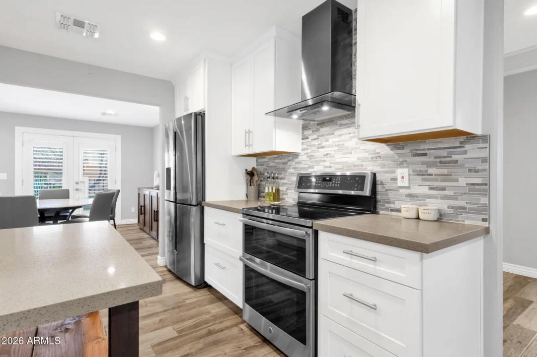 Real Estate Picture 14