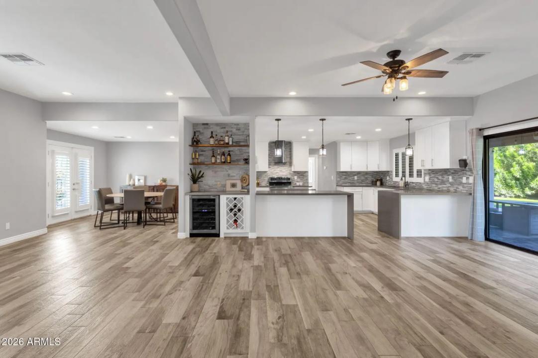 Real Estate Picture 7