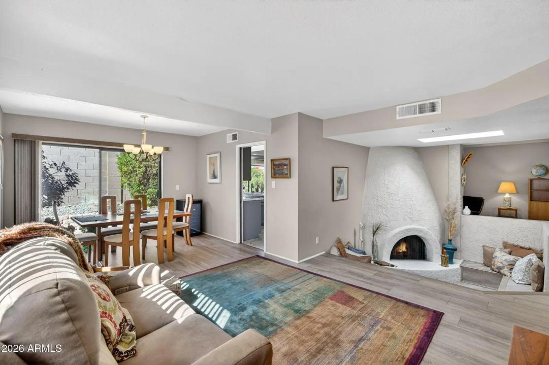 Real Estate Picture 4