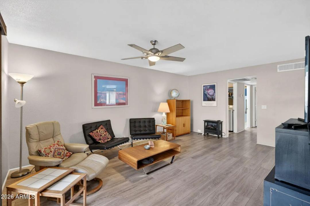 Real Estate Picture 8