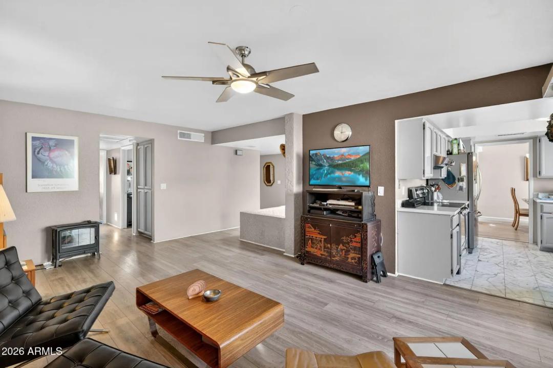 Real Estate Picture 9