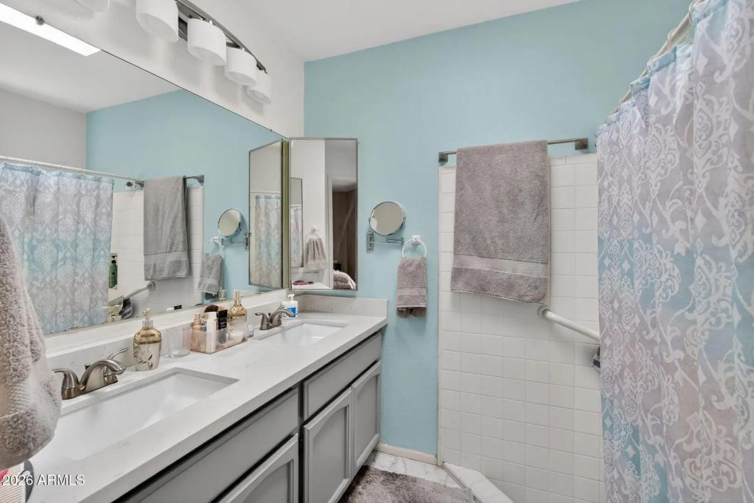 Real Estate Picture 14