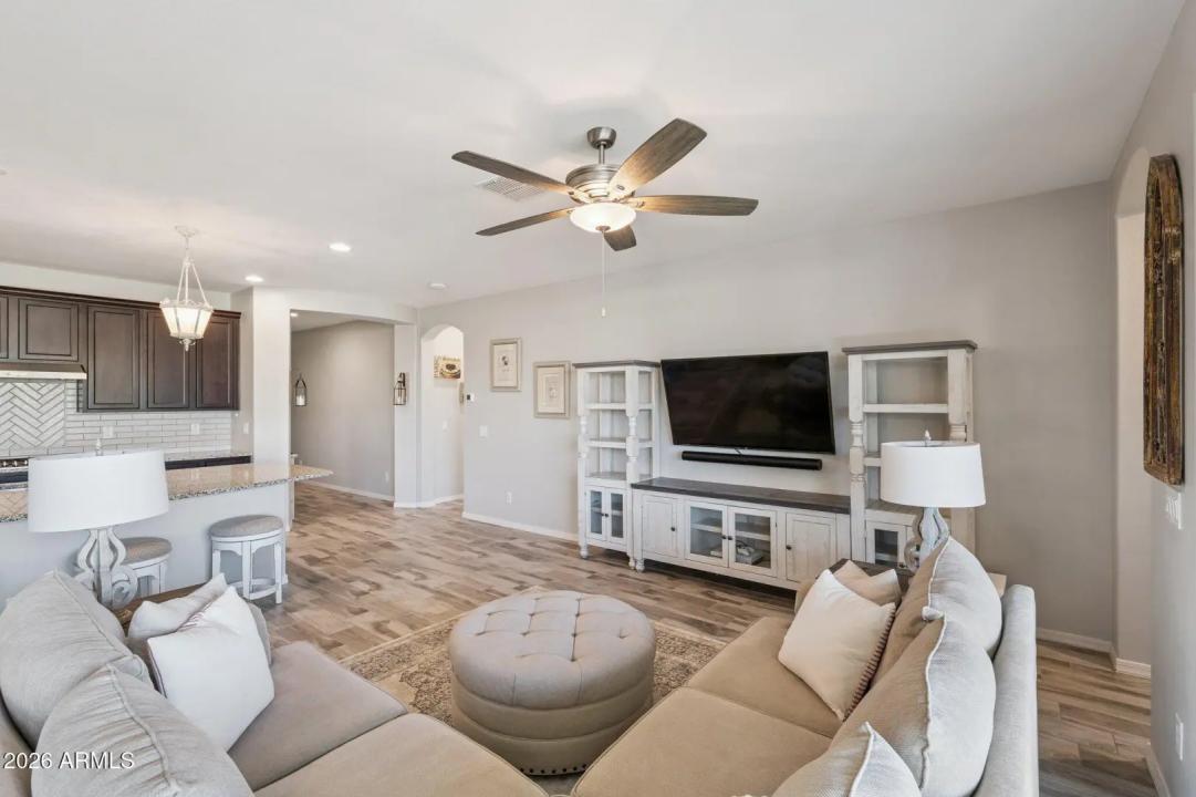 Real Estate Picture 5