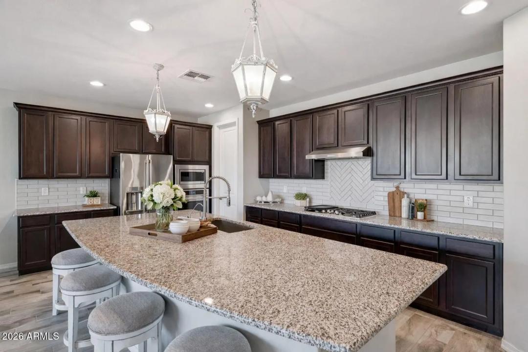 Real Estate Picture 9