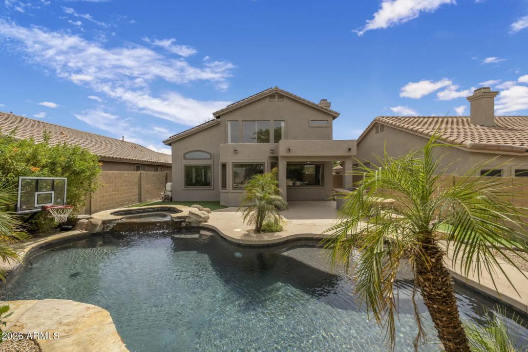 Real Estate Picture 3