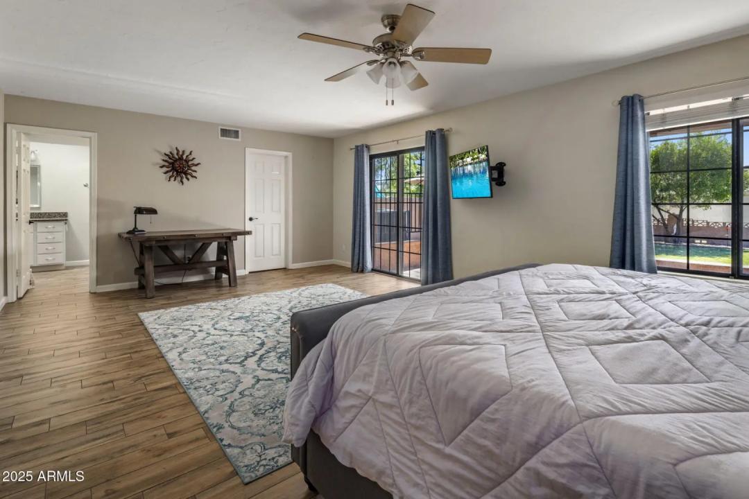 Real Estate Picture 14