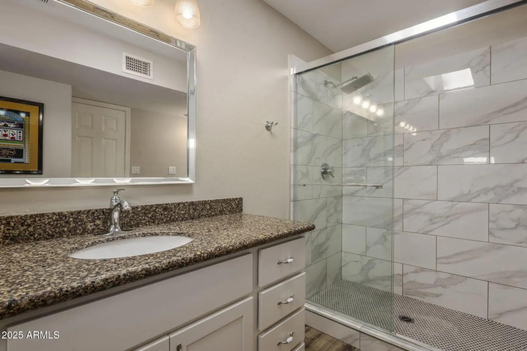 Real Estate Picture 16