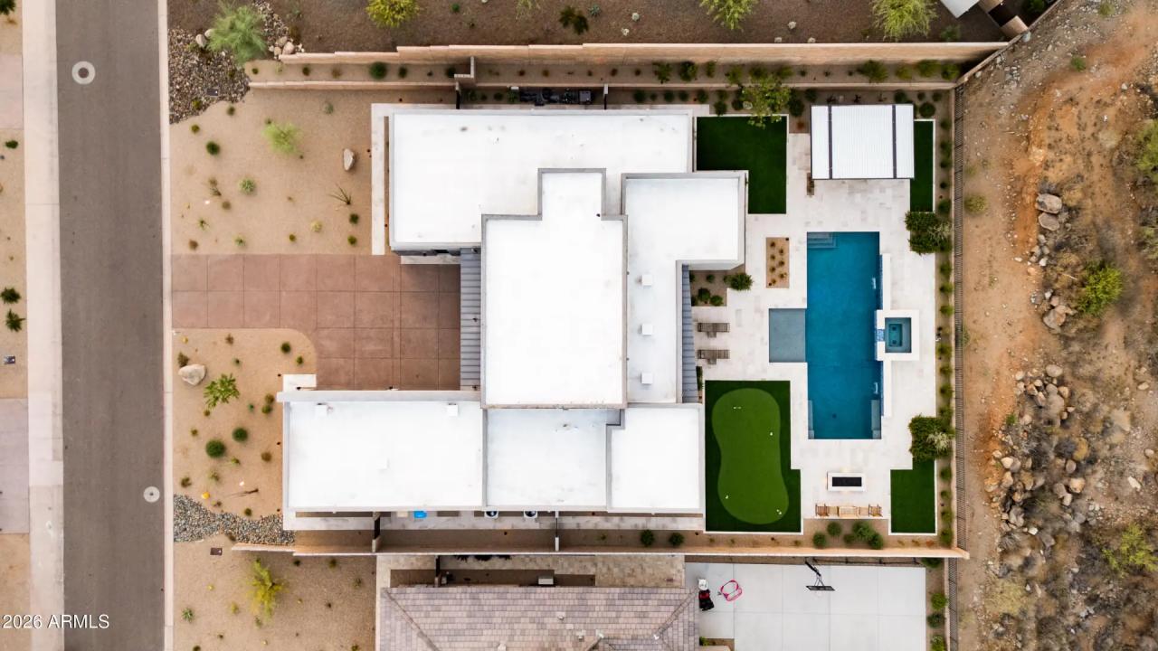 Real Estate Picture 8