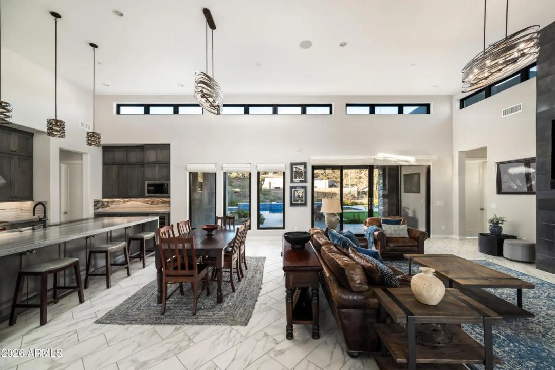 Real Estate Picture 10