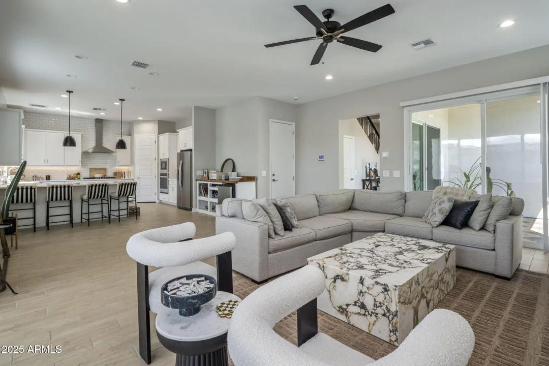 Real Estate Picture 9