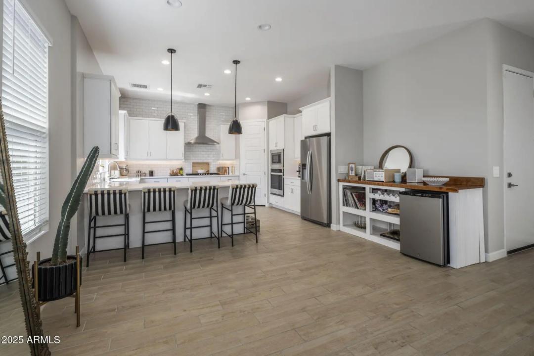 Real Estate Picture 11