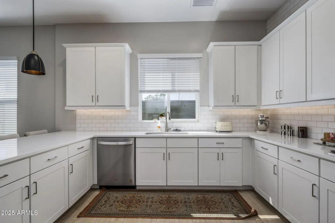 Real Estate Picture 16