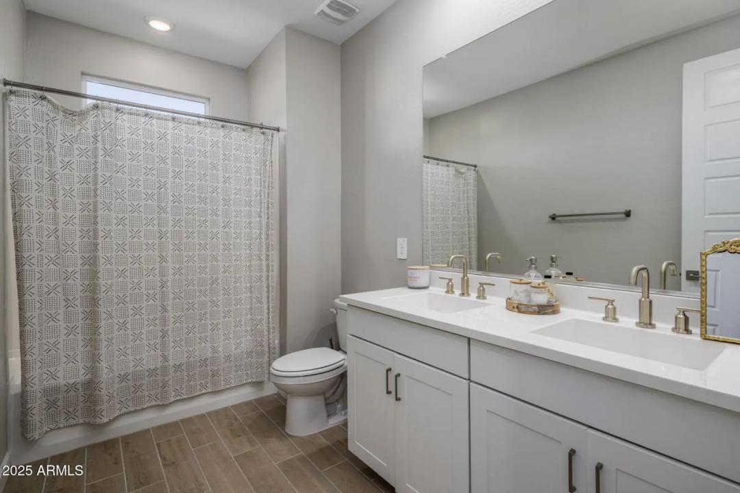 Real Estate Picture 30