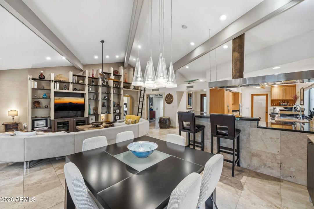 Real Estate Picture 4