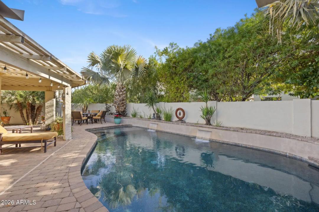 Real Estate Picture 5